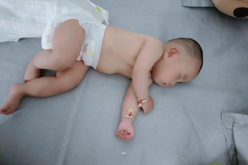 广州代怀供卵公司孕妇肚脐周围发青